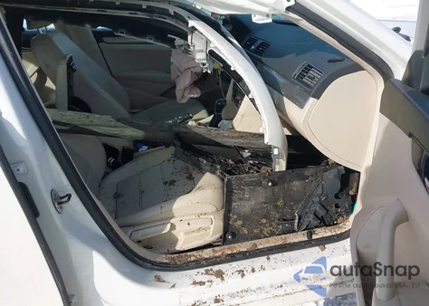 2014 Volkswagen Passat 1.8T Wolfsburg Edition z USA, uszkodzony, nr VIN 1VWAT7A30EC111518